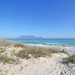 6 Atlantic Port - Cosy, Modern 2-Bedroom Apartment - Blouberg